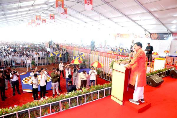 मुख्यमंत्री डॉ. यादव उज्जैन के अवंतिका महाविद्यालय में लाड़ली बहना रक्षाबंधन कार्यक्रम में हुए शामिल