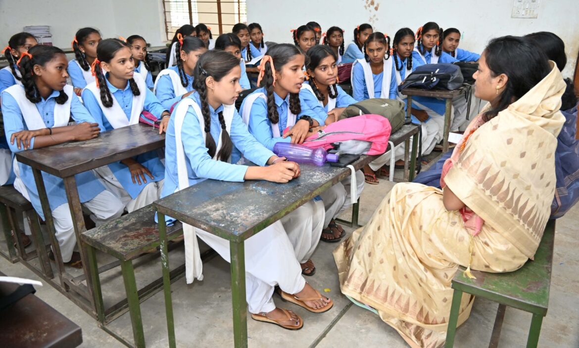 बच्चों के अच्छे भविष्य के लिए शिक्षक और अभिभावक दोनों की है अहम भूमिका: मंत्री श्रीमती राजवाड़े