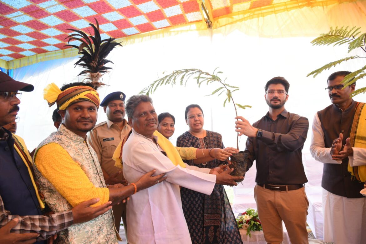 बलौदाबाजार में हर्षोल्लास के साथ मनाया गया विश्व आदिवासी दिवस