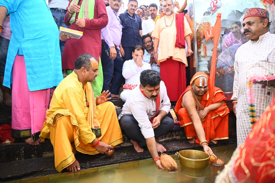 उपमुख्यमंत्री श्री विजय शर्मा ने अमरकंटक में नर्मदा मैय्या और जलेश्वर महादेव मंदिर में की पूजा-अर्चना