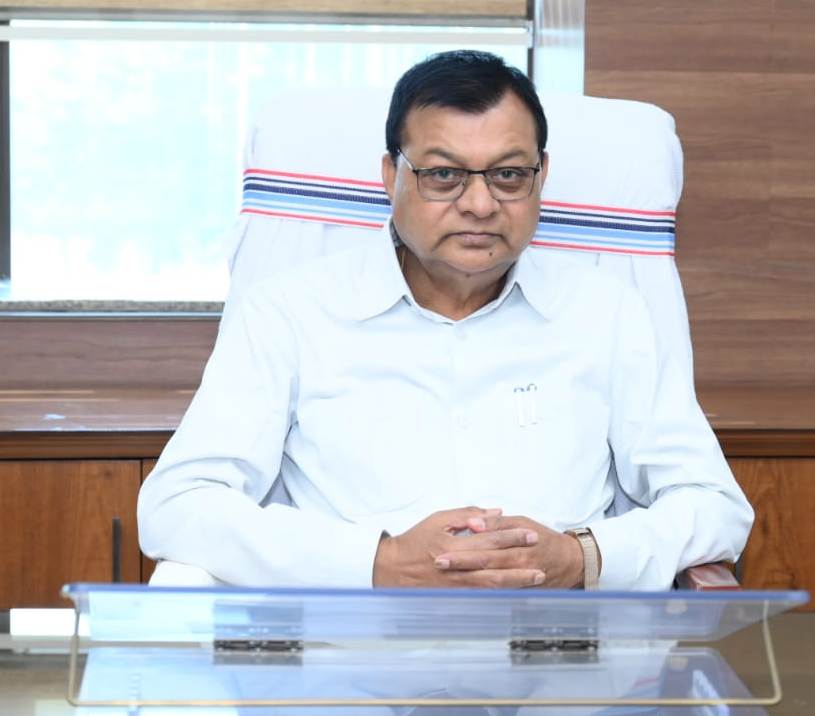 शहर की सड़कें कुछ माह में ही उखड़ी,उद्योग मंत्री ने जल्द मरम्मत और ठेकेदार पर कड़ी कार्रवाई करने कमिश्नर को लिखा पत्र