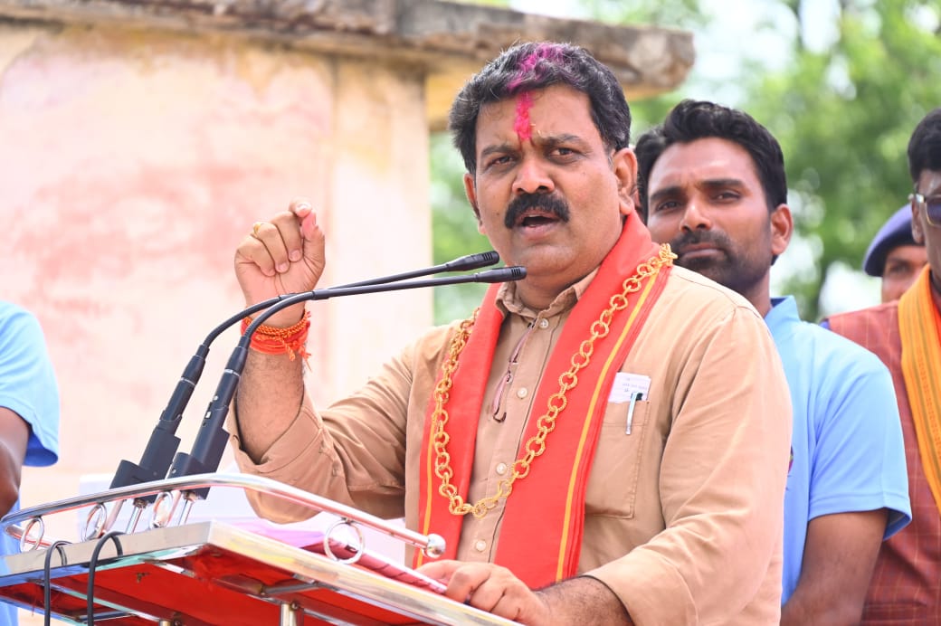 उपमुख्यमंत्री ने नेउर गांव खुर्द में मिनी स्टेडियम बनाने की घोषणा की