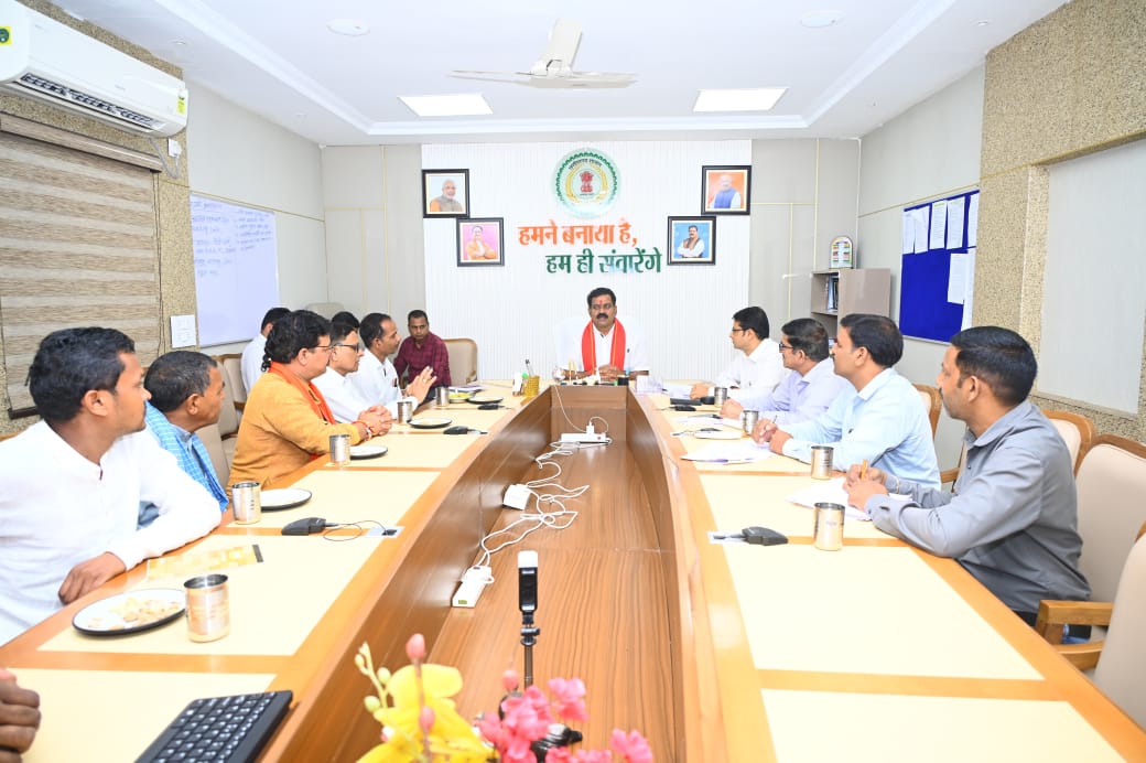 उपमुख्यमंत्री श्री विजय शर्मा ने भोरमदेव मंदिर रख-रखाव के संबंध में पुरातत्व विभाग के अधिकारियों के साथ की बैठक