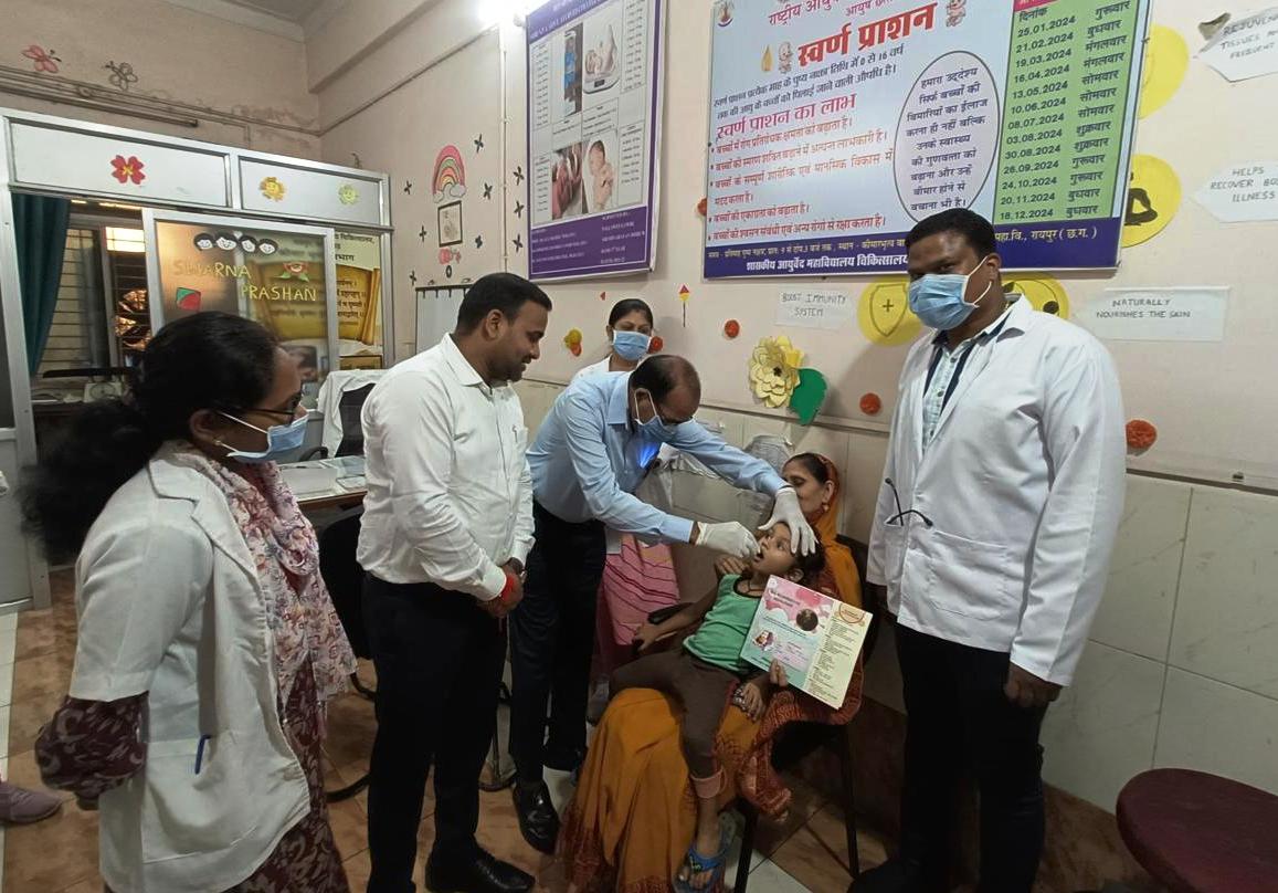 राष्ट्रीय आयुष मिशन की टीम ने स्वर्णप्राशन को सराहा