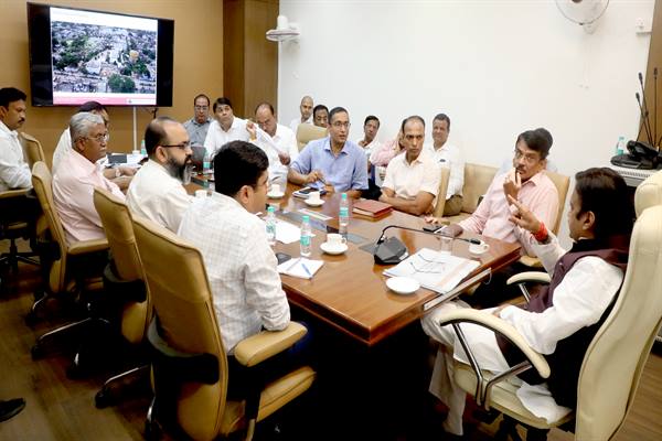 उप-मुख्यमंत्री श्री राजेंद्र शुक्ल ने स्वास्थ्य अधोसंरचना विकास कार्यों की समीक्षा की