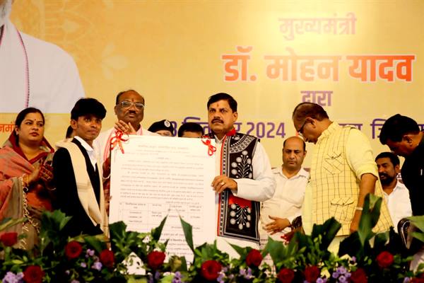 खण्डवा जिले के खालवा में जनजातीय छात्र प्रोत्साहन और सम्मान समारोह