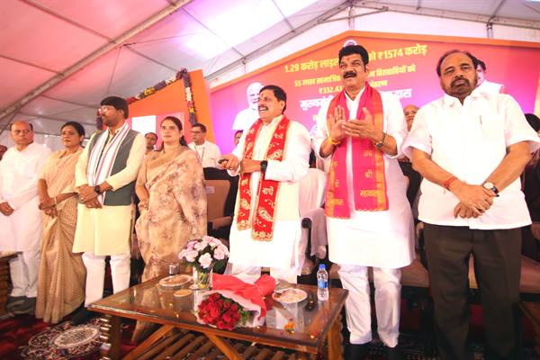 मुख्यमंत्री ने 215 करेाड़ रूपये के विकास कार्यों का किया लोकार्पण और भूमिपूजन