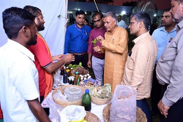 जनजाति वैद्यों एवं उनकी औषधियों को मान्यता देना आवश्यक : आयुष मंत्री श्री परमार