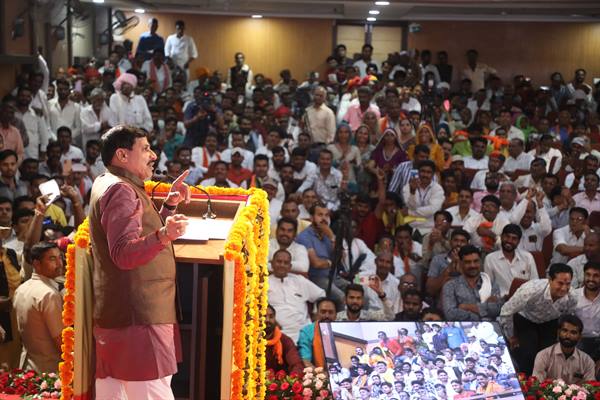 शिक्षा और कॅरियर निर्माण के लिए समाज के युवाओं को देंगे सभी सुविधाएं