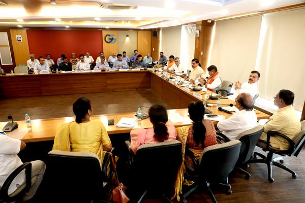 वीरांगना रानी दुर्गावती के स्मारक निर्माण के कार्यों की सतत समीक्षा की जाए