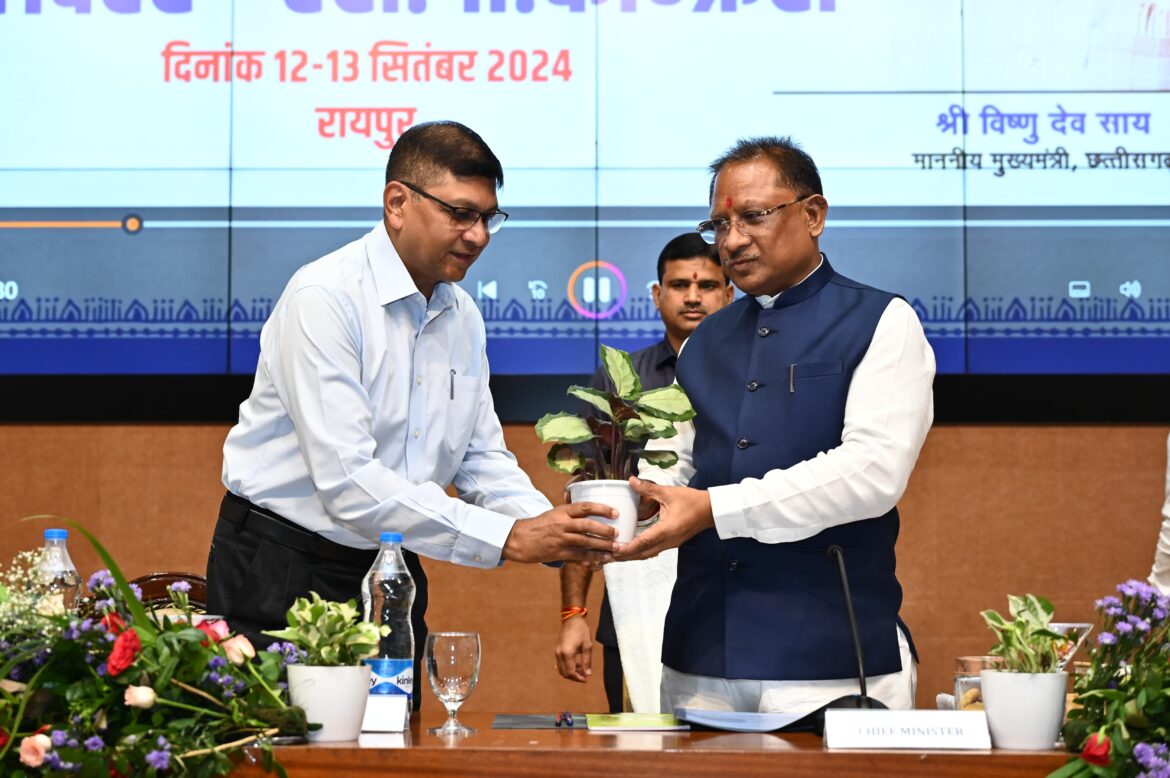 मुख्यमंत्री श्री विष्णु देव साय की अध्यक्षता में कलेक्टर कॉन्फ्रेंस शुरू