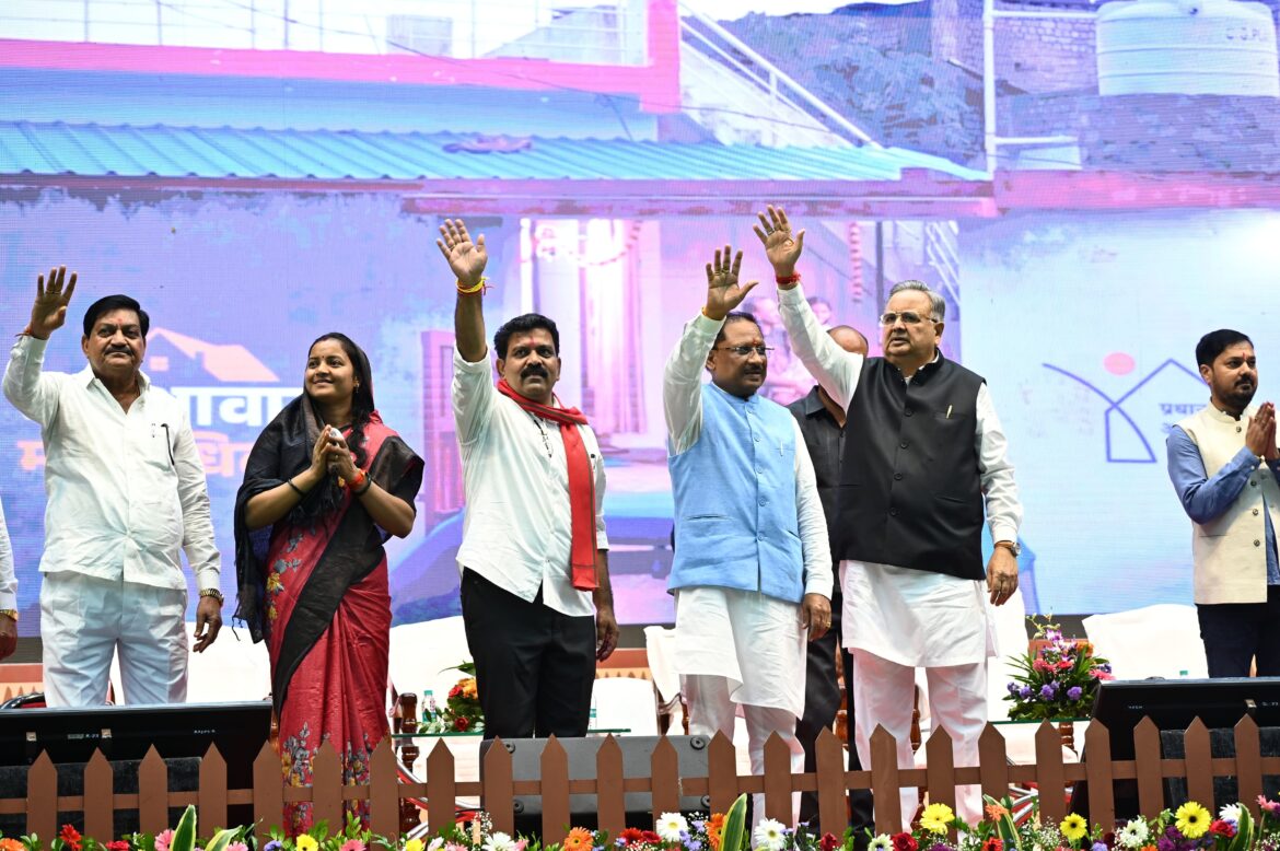 मोर आवास मोर अधिकार : मुख्यमंत्री श्री विष्णुदेव साय ने आवास हितग्राहियों का किया अभिनंदन