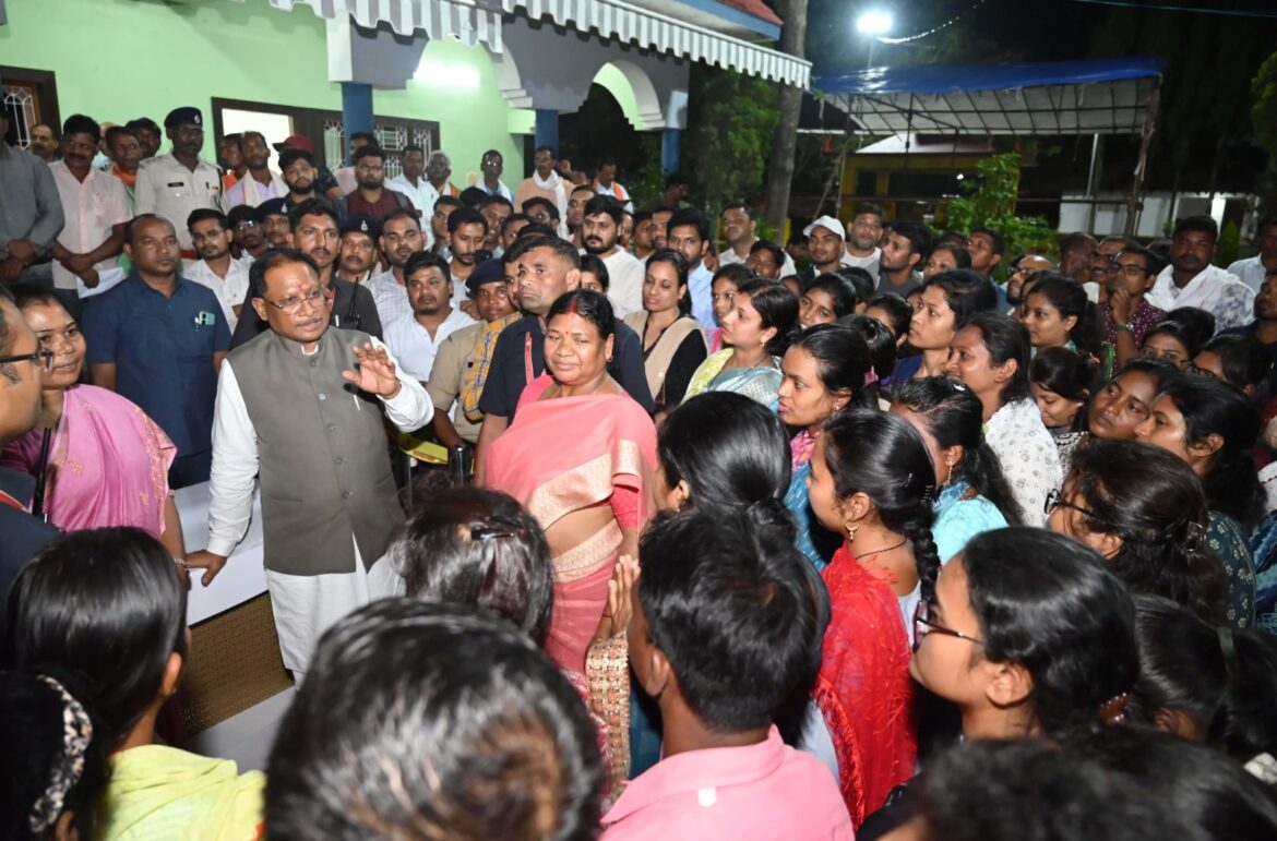 मुख्यमंत्री श्री विष्णु देव साय से बगिया में मिलने वालों का लगा रहा तांता