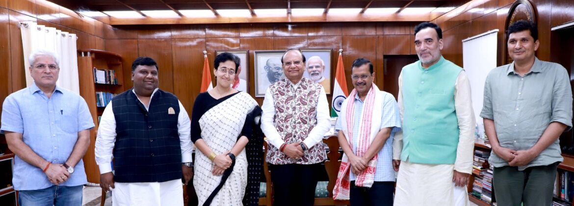 अरविंद केजरीवाल ने दिया CM पद से इस्तीफा