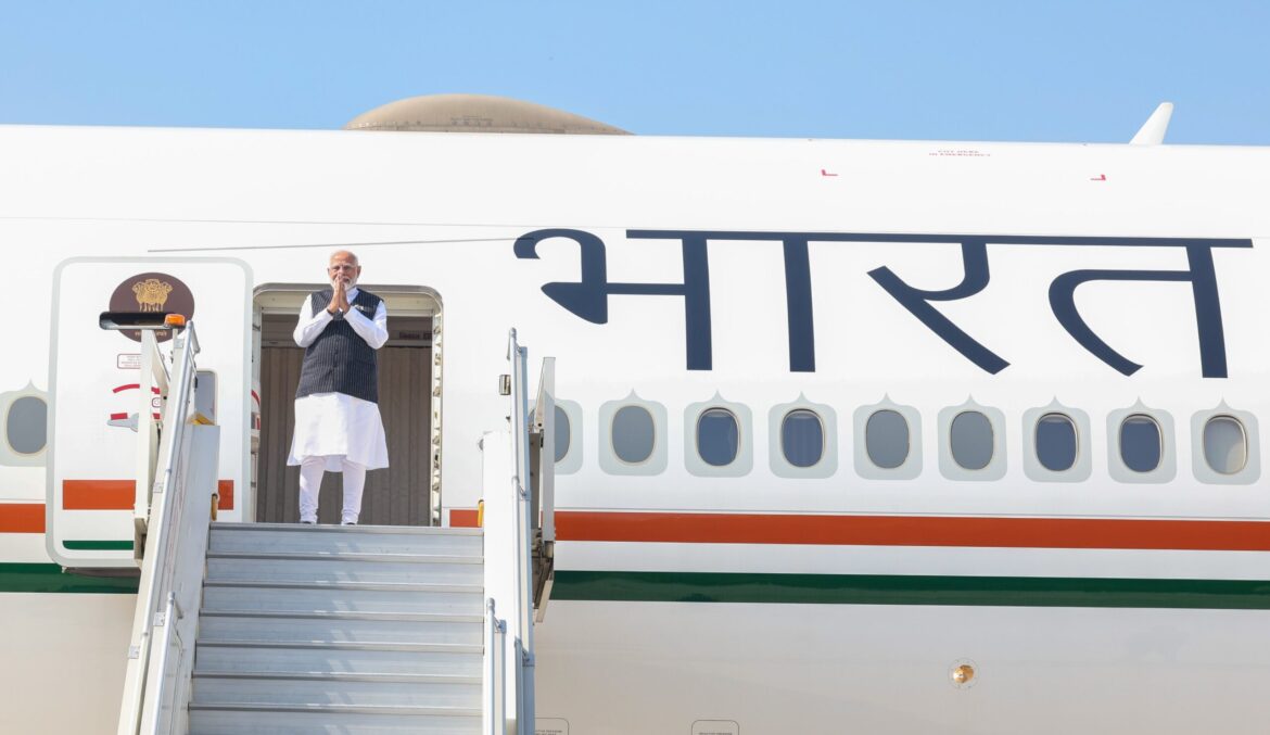 पीएम नरेंद्र मोदी रूस के लिए रवाना
