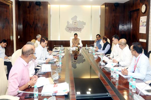 मुख्यमंत्री डॉ. यादव ने की लोक निर्माण विभाग की परियोजनाओं की समीक्षा