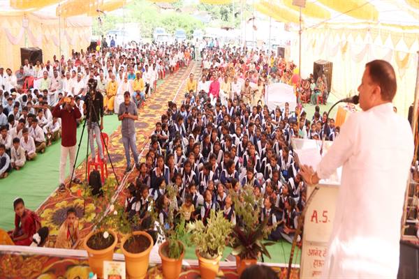 मंत्री श्री सिंह सागर जिले के जालंधर गांव में स्कूल उन्नयन कार्यक्रम में हुए शामिल