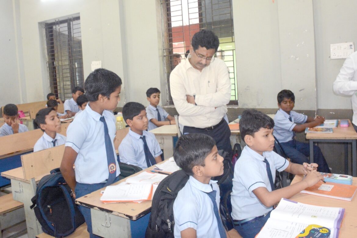 प्रमुख सचिव श्री बोरा ने जांजगीर-चांपा जिले में किया छात्रावास, पीएम श्री स्वामी आत्मानंद विद्यालय का निरीक्षण