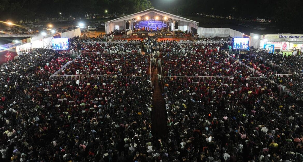 बस्तर मड़ई और क्षेत्रीय सरस मेला में भव्य सांस्कृतिक कार्यक्रम का आयोजन