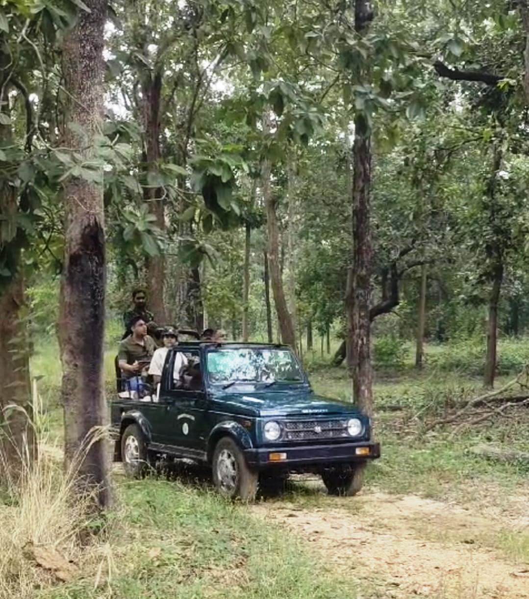 ओलंपियन मनु भाकर ने परिवार सहित बारनवापारा अभ्यारण्य का किया भ्रमण