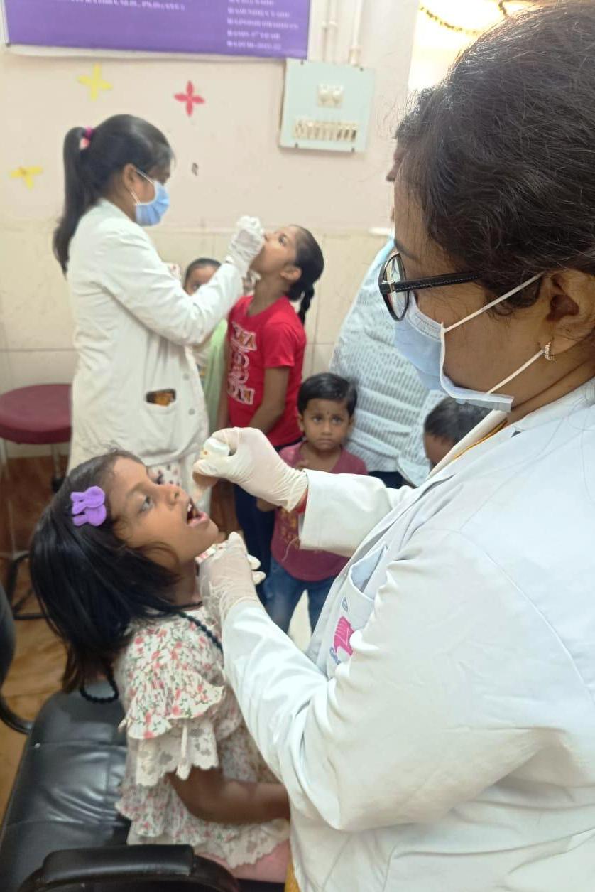 स्वर्णप्राशन एवं बाल रक्षा किट के लिए आयुर्वेद महाविद्यालय चिकित्सालय में उमड़ी भीड़