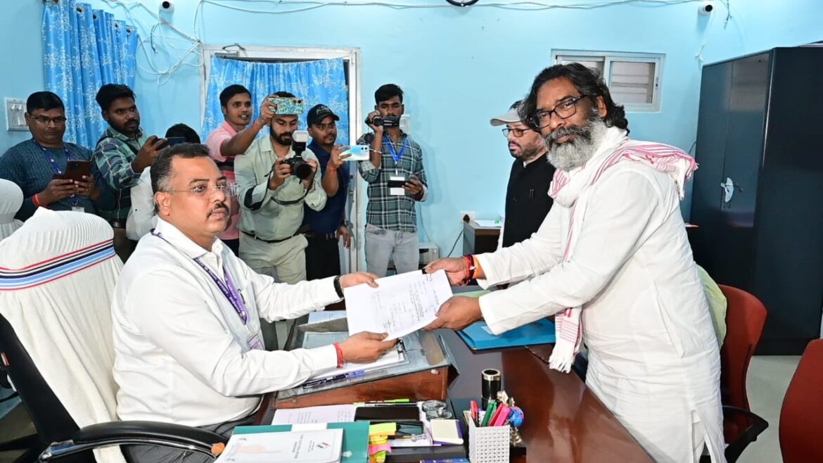 झारखंड के मुख्यमंत्री हेमंत सोरेन  ने बरहेट विधानसभा सीट से अपना नामांकन दाखिल