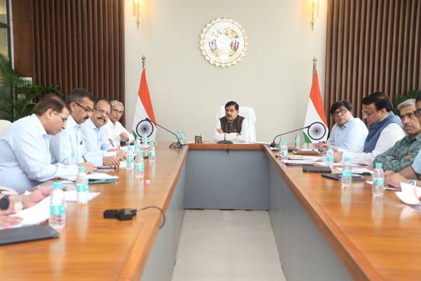 मुख्यमंत्री डॉ. यादव ने स्व-रोजगार और रोजगार सृजन के संबंध में 11 विभागों की समीक्षा की