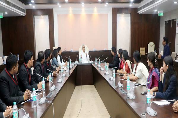 जनसामान्य तक पहुंचकर, उन्हें केंद्र में रखकर कार्य करने की आवश्यकता : मुख्य सचिव श्री जैन