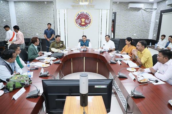 सीतापुर-हनुमना सिंचाई परियोजना के लिए समन्वित प्रयास कर शीघ्र कार्य प्रारंभ करें : उप मुख्यमंत्री श्री शुक्ल