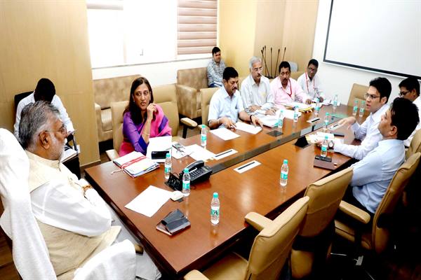 पंचायत एवं ग्रामीण विकास मंत्री श्री प्रहलाद सिंह पटेल ने विकास कार्यों की समीक्षा बैठक में दिये निर्देश