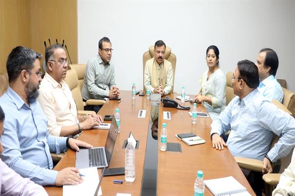 स्कूल शिक्षा मंत्री श्री सिंह ने बैठक में की विजन-@2047 पर चर्चा