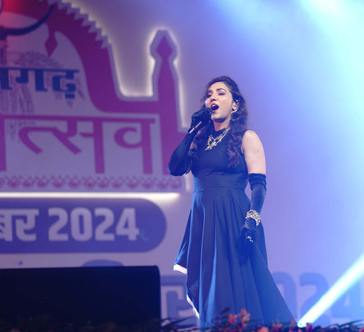 लोक कलाकार आरू साहू और राजेश अवस्थी की शानदार प्रस्तुति, वालीवुड पार्श्व गायिका नीति मोहन के गायन का जमकर लुत्फ लिया दर्शकों ने