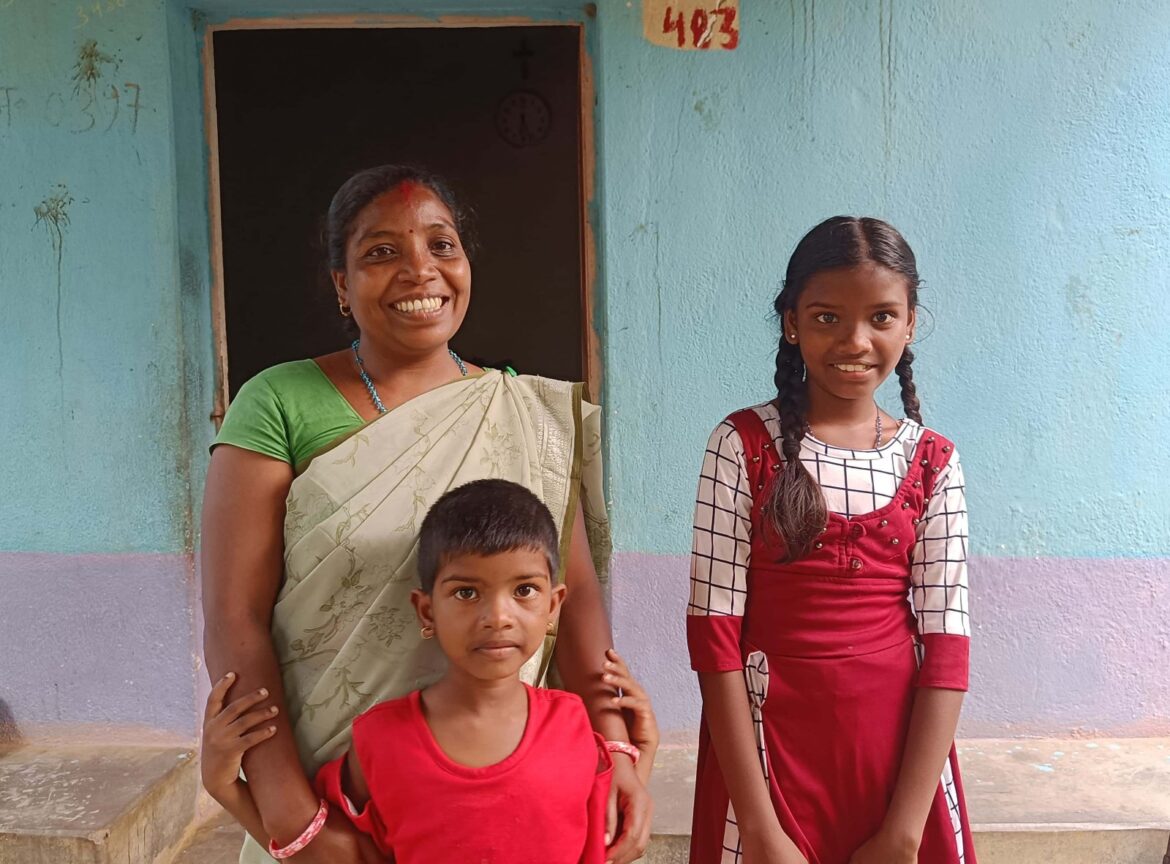 बिहान समूह से होने वाली आय और महतारी वंदन योजना की राशि से परिवार को मिला सहारा