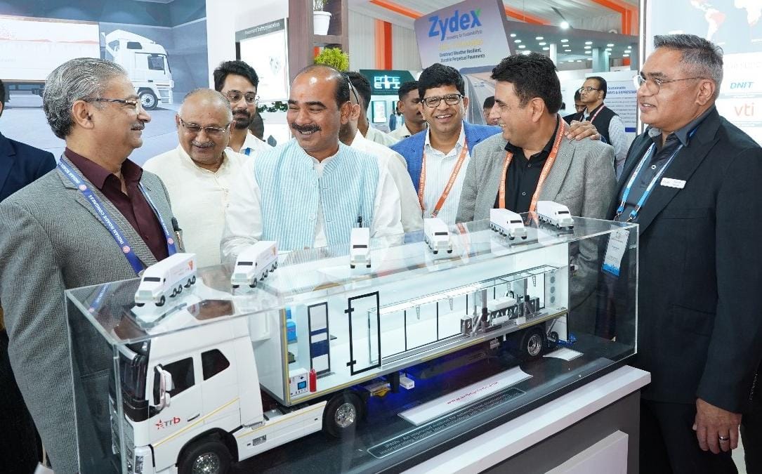इंडियन रोड कांग्रेस वार्षिक अधिवेशन : केन्द्रीय राज्य मंत्री श्री अजय टम्टा ने तकनीकी उपकरणों की प्रदर्शनी का किया अवलोकन
