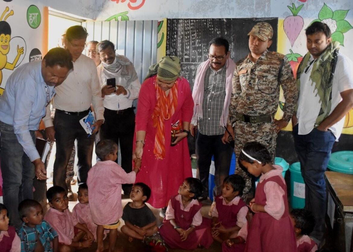 पंचायत एवं ग्रामीण विकास विभाग की प्रमुख सचिव ने अबूझमाड़ के कई गांवों का दौरा कर विकास कार्यों का लिया जायजा