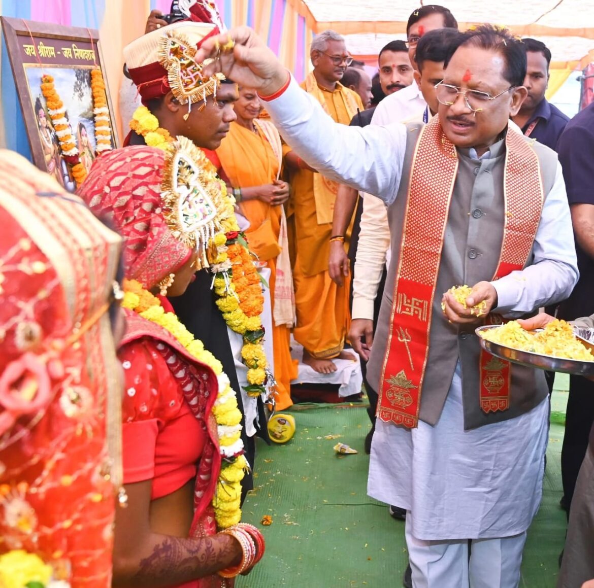 मुख्यमंत्री निषाद समाज के युवक-युवती परिचय सम्मेलन व आदर्श विवाह कार्यक्रम में हुए शामिल