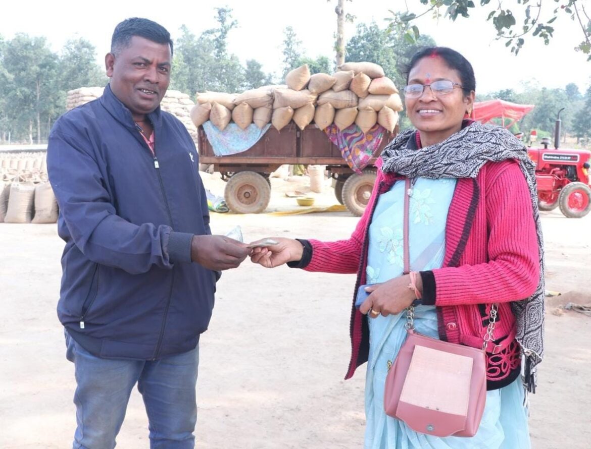 धान खरीदी केन्द्रों में किसानों ने अब तक माइक्रो एटीएम से निकाले 2.21 करोड़ रूपए