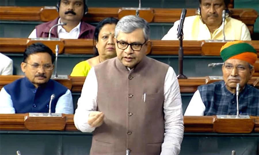 सोशल मीडिया और OTT पर उपलब्ध अश्लील कंटेंट पर लगेगी लगाम