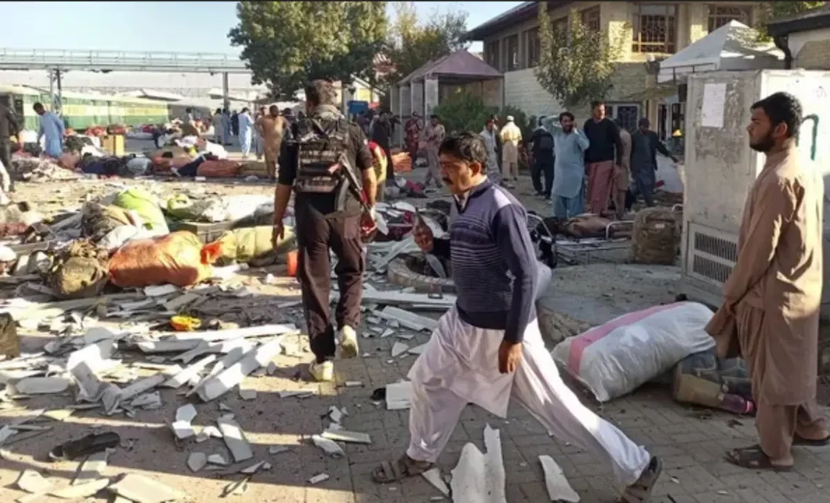 पाकिस्तान में क्वेटा रेलवे स्टेशन पर बम ब्लास्ट
