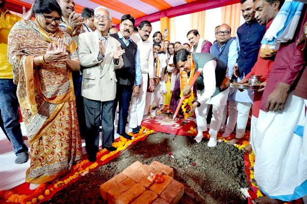 मुख्यमंत्री ने 46 करोड़ रूपये की लागत से बनने वाले आईटी पार्क का किया भूमि-पूजन