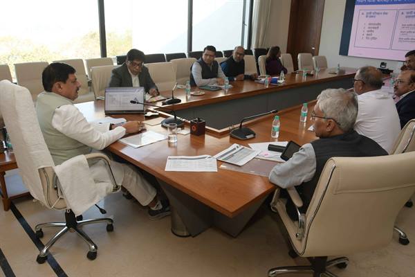 मुख्यमंत्री डॉ. यादव ने प्रदेश में नवीन यात्री बस सेवा संचालन के संबंध में ली बैठक