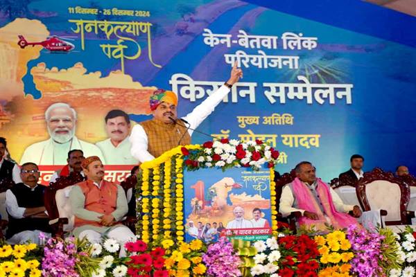 मुख्यमंत्री निवाड़ी में किसान सम्मेलन में हुए शामिल