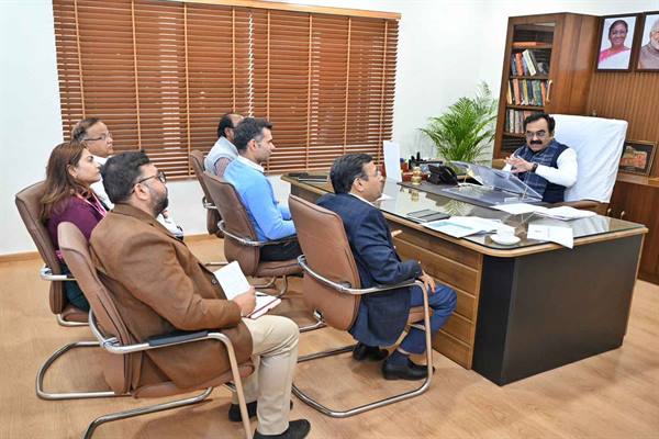 प्रदेश में प्रगतिरत राष्ट्रीय राजमार्ग परियोजनाओं की समीक्षा बैठक