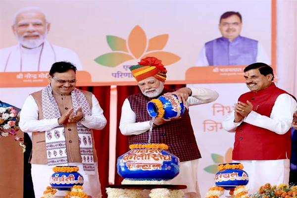 प्रधानमंत्री की उपस्थिति में परियोजना के अनुबंध सहमति पत्र पर जयपुर में हुए हस्ताक्षर