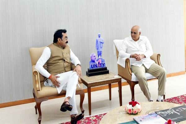 लोक निर्माण मंत्री के नेतृत्व में मध्यप्रदेश लोक निर्माण विभाग का 15 सदस्यीय प्रतिनिधिमंडल गुजरात अध्ययन यात्रा पर