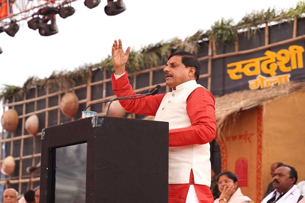 मुख्यमंत्री बालाघाट में स्वदेशी मेले में हुए शामिल