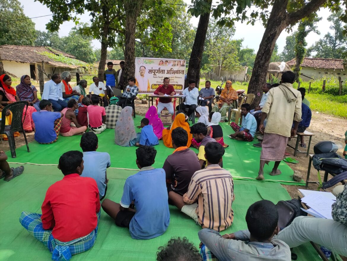 मूलभूत सुविधाओं और जनकल्याणकारी योजनाओं से जोड़ने के लिए किया जा रहा विशेष शिविरों का आयोजन