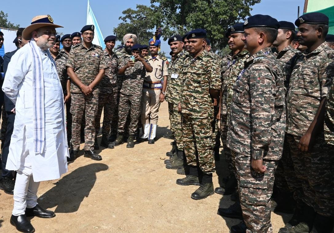 नक्सल मोर्चे पर तैनात जवानों के बीच पहुंचे केन्द्रीय गृह मंत्री श्री अमित शाह