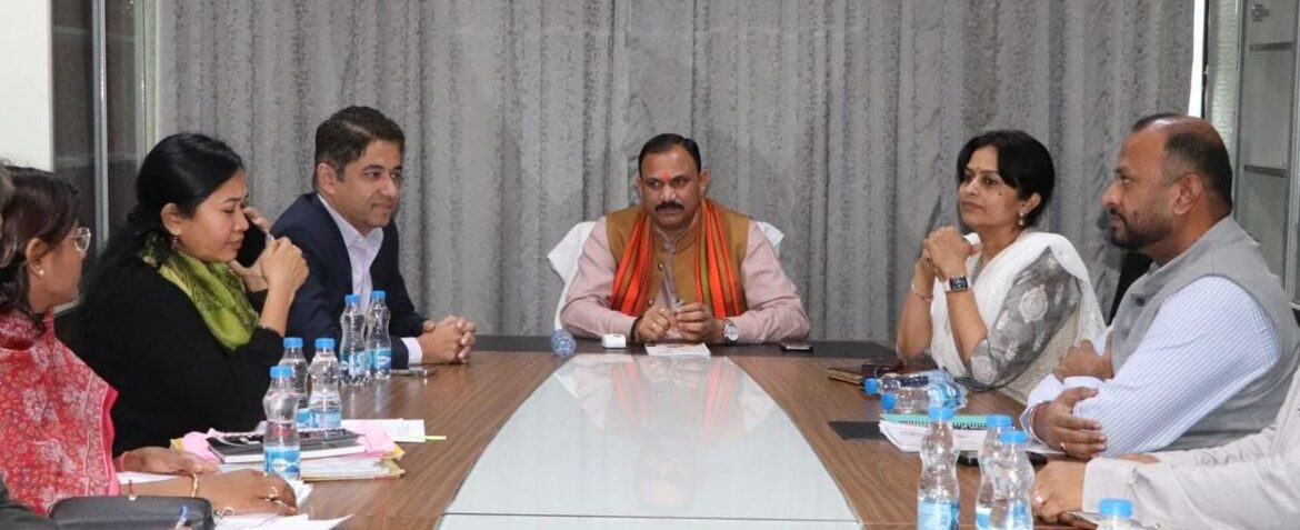 स्वास्थ्य मंत्री श्री श्याम बिहारी जायसवाल ने की विभाग के योजनाओं की समीक्षा