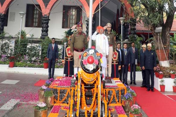 राज्यपाल श्री पटेल ने गणतंत्र दिवस पर राजभवन में ध्वज फहराया